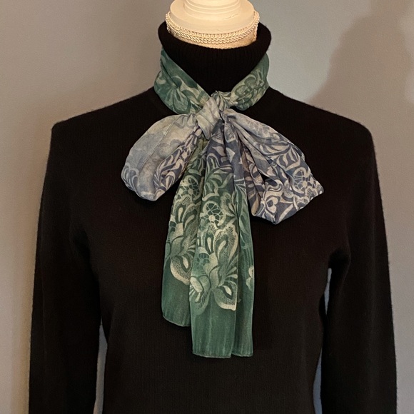 Rectangular Scarf - Picture 8 of 8